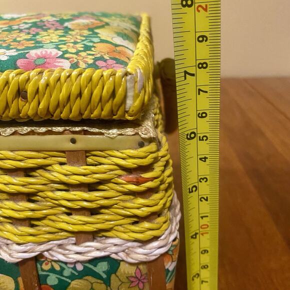 Vintage Woven Wicker Sewing Basket Box W/ Insert Flowers Fabric Japan Boho MOD. - Picture 8 of 9
